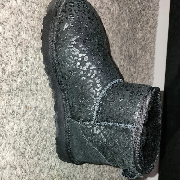 UGG Black Sparkle Leopard Print Unltra Mini Ugg Boots Size 6 - Picture 11 of 12